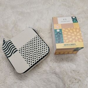 New The Body Shop Gift Set Soothe & Smooth Almond Milk